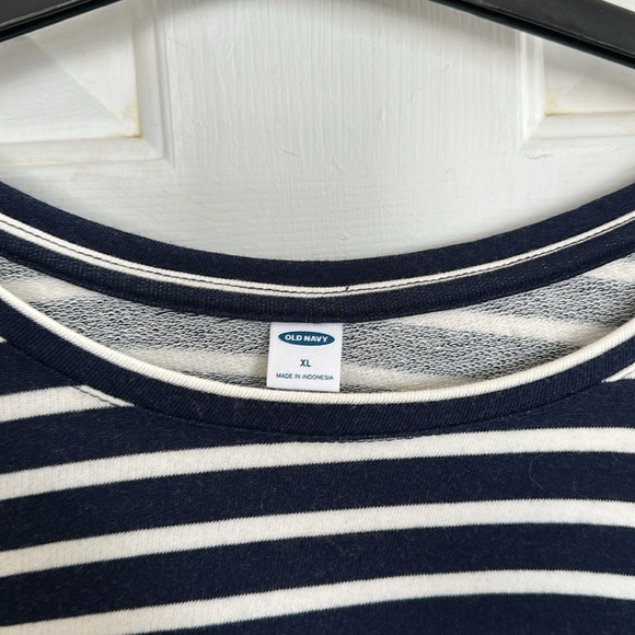 Old Navy Navy and white long sleeve top size XL - Picture 4 of 4